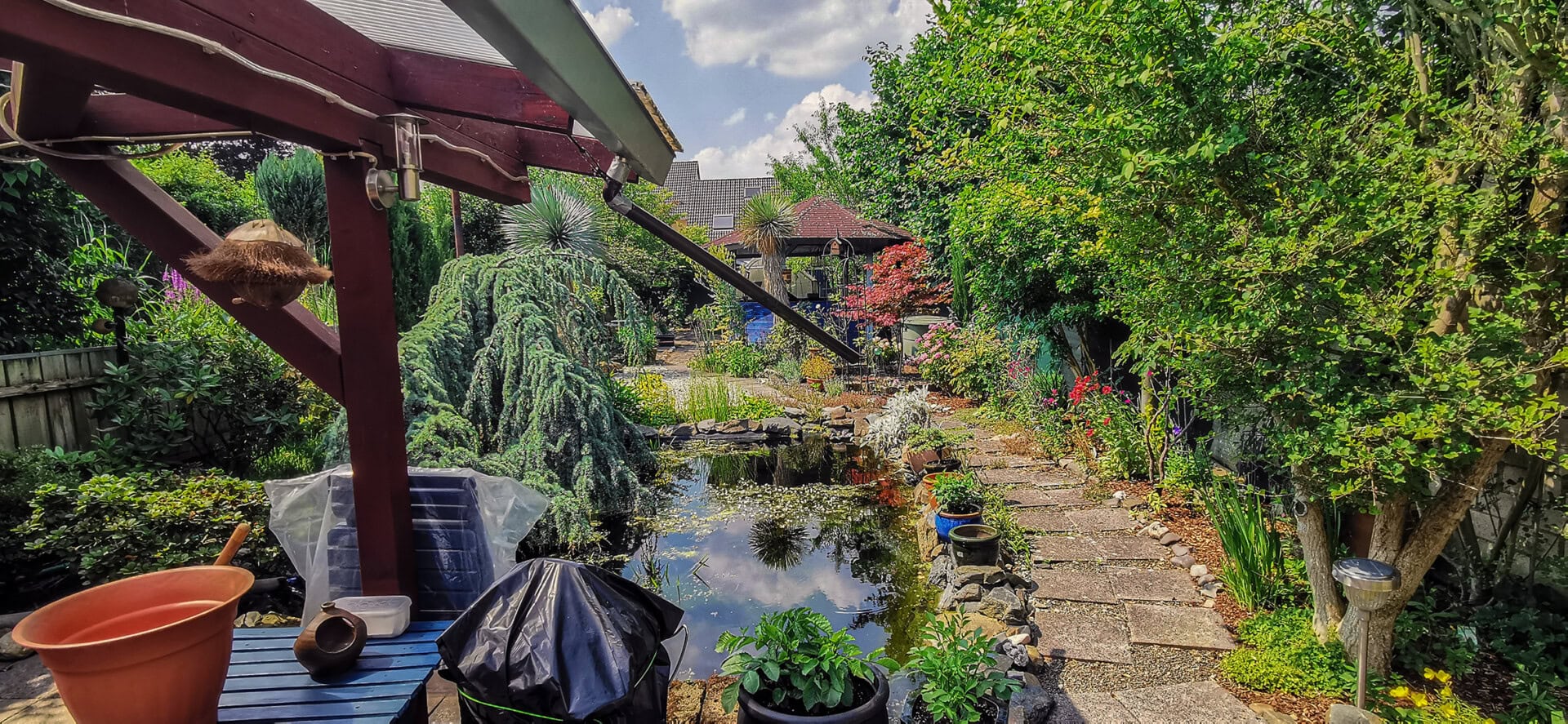 Auch seinen Garten mit Teichanlage liebt der Aquarianer Ralf. Foto: Thomas Baumeister