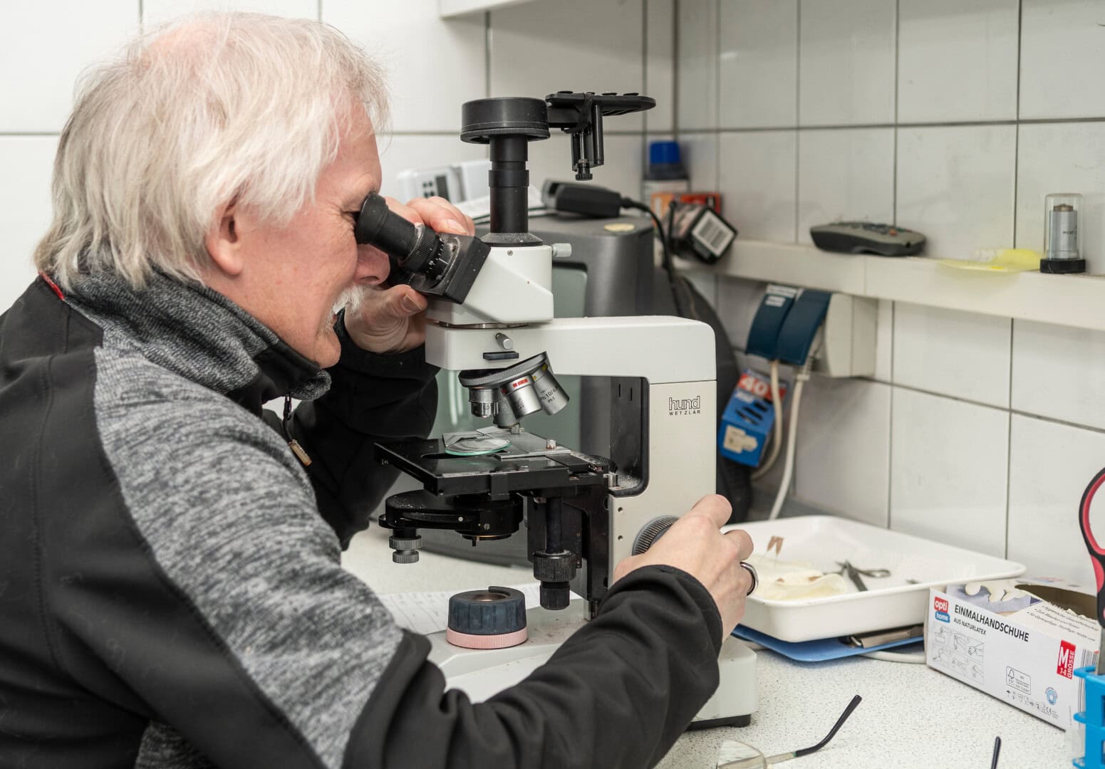 Für viele Diagnosen braucht es ein Mikroskop. Foto: EFS