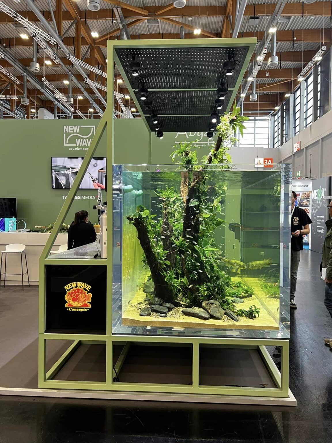 Curated visual reference: Fresh Look at 384 Interzoo 2024 Xxl Aquarium Aus Acrylglas Von New Wave