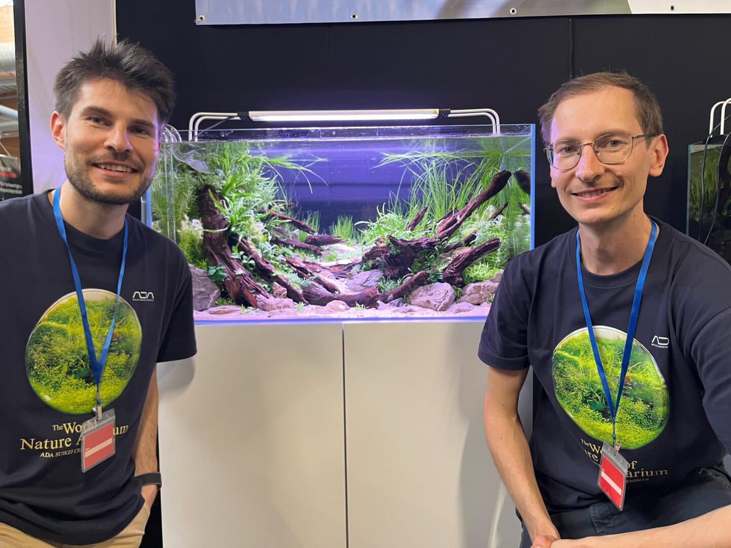 AQ 2026 02 214 Wettbewerbsvorbereitung Kaminski 11 Glücklich und zufrieden: Mein fertig eingerichtetes Aquarium bei “The Art of the Planted Aquarium 2025”. Foto: Lukas Kaminski