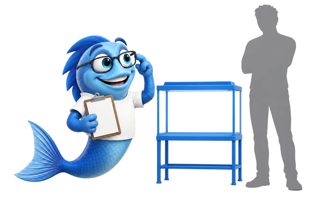 Mr. Fishy mit Brille und Klemmbrett neben einem Aquarienunterschrank und der Silhouette eines Erwachsenen.